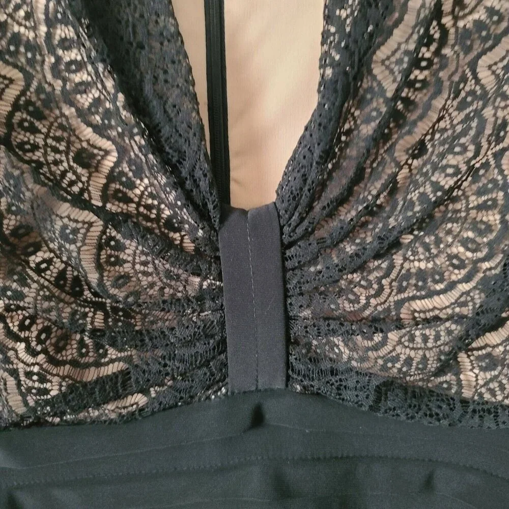 Adrianna Papell Lace Cocktail Dress Black Sz 8 Shutter Pleating Fitted V Neck - Picture 9 of 9